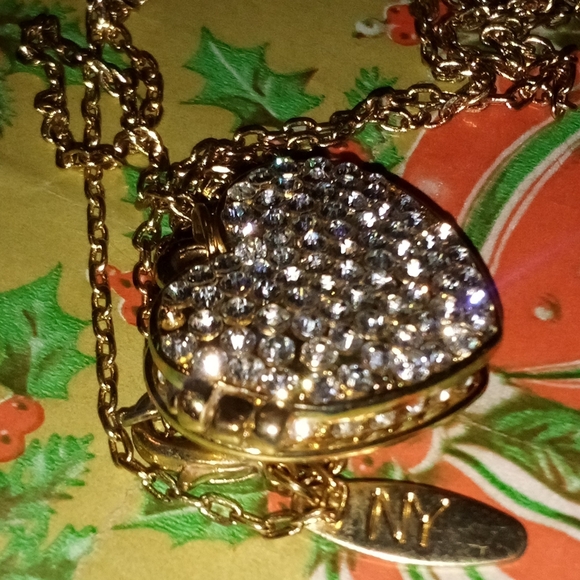 Beautiful NY Gold Tone Rhinestone Locket Necklace 32 Inch Chain Christmas Gifts - Picture 2 of 10